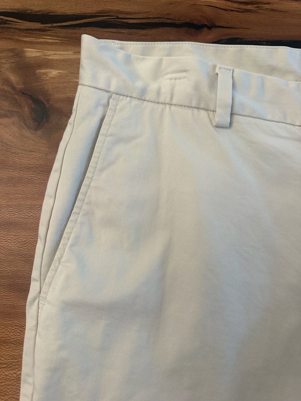 Vineyard Vines Breaker Shorts Men's
| Size: 32| Khaki Stone Flat Front NWOT - Picture 2 of 15